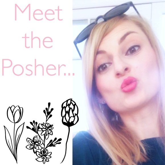 🎀 • Hi! I'm Lenka! You can call me BowAddict 🎀 • - Picture 2 of 13